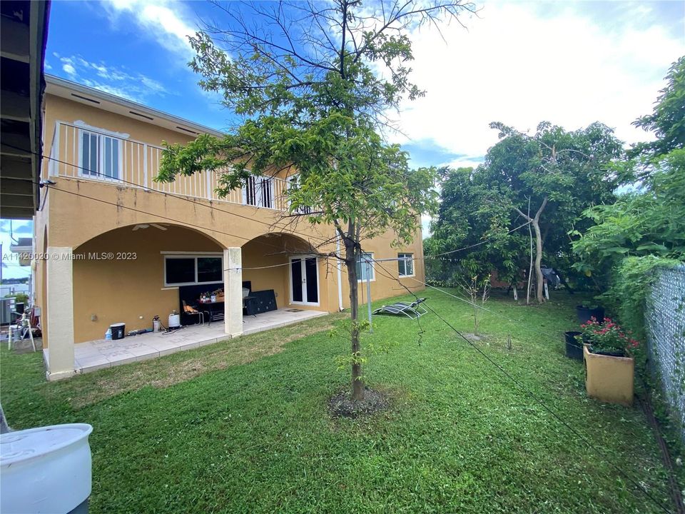 Recently Sold: $585,000 (6 beds, 4 baths, 3662 Square Feet)