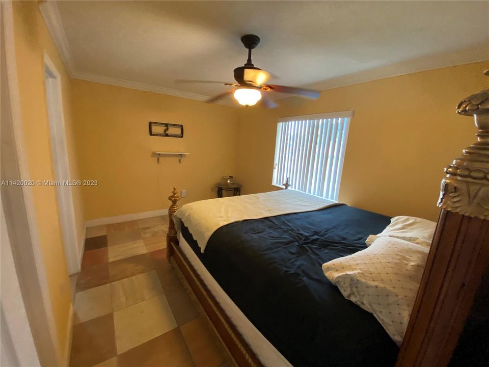 Recently Sold: $585,000 (6 beds, 4 baths, 3662 Square Feet)