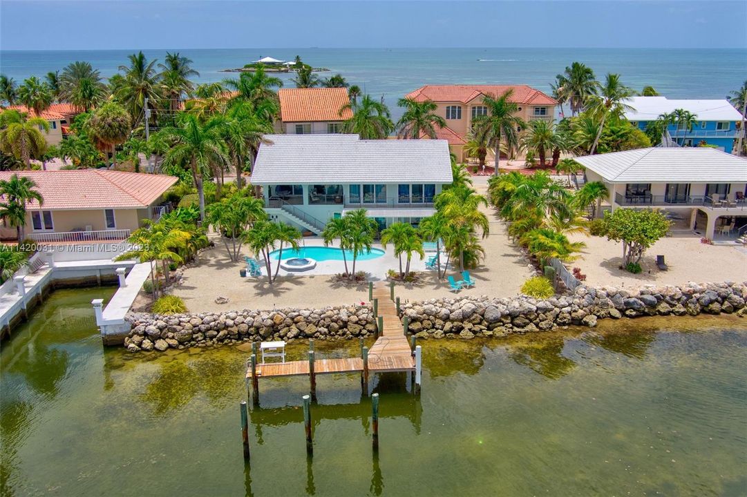 Recently Sold: $2,999,999 (5 beds, 3 baths, 1614 Square Feet)