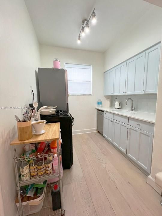 Недавно продано: $189,900 (1 спален, 1 ванн, 420 Квадратных фут)