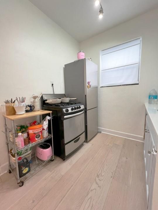 Недавно продано: $189,900 (1 спален, 1 ванн, 420 Квадратных фут)