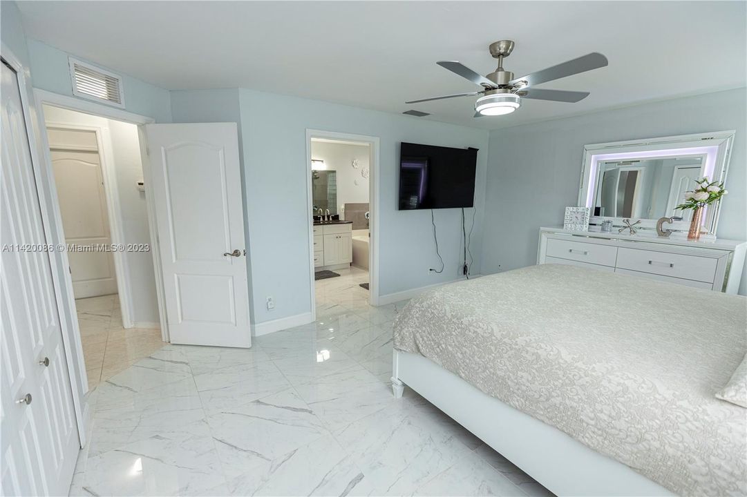 最近售出: $380,000 (3 贝兹, 2 浴室, 0 平方英尺)