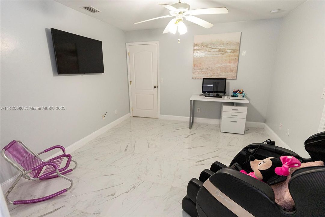 最近售出: $380,000 (3 贝兹, 2 浴室, 0 平方英尺)