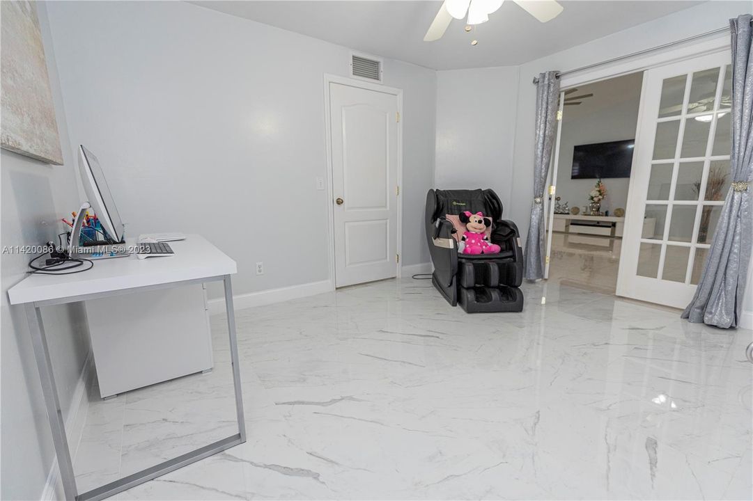 最近售出: $380,000 (3 贝兹, 2 浴室, 0 平方英尺)