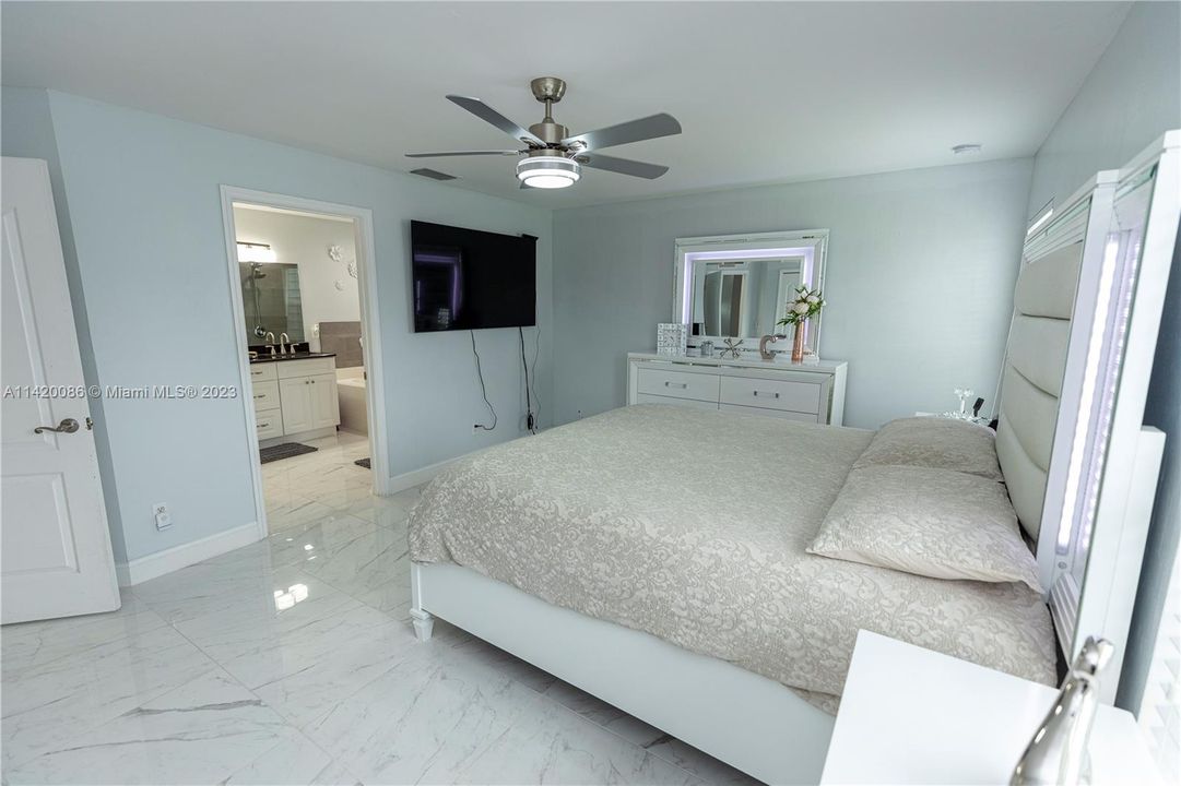 最近售出: $380,000 (3 贝兹, 2 浴室, 0 平方英尺)