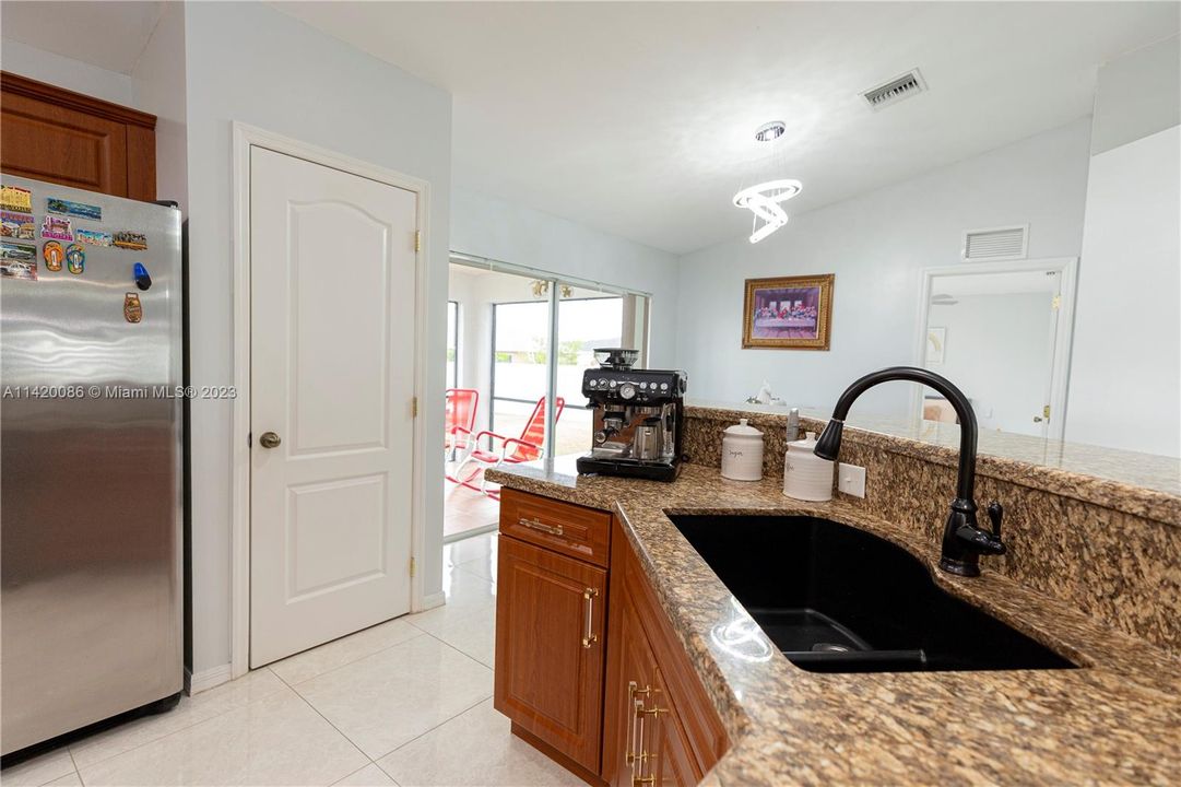 最近售出: $380,000 (3 贝兹, 2 浴室, 0 平方英尺)