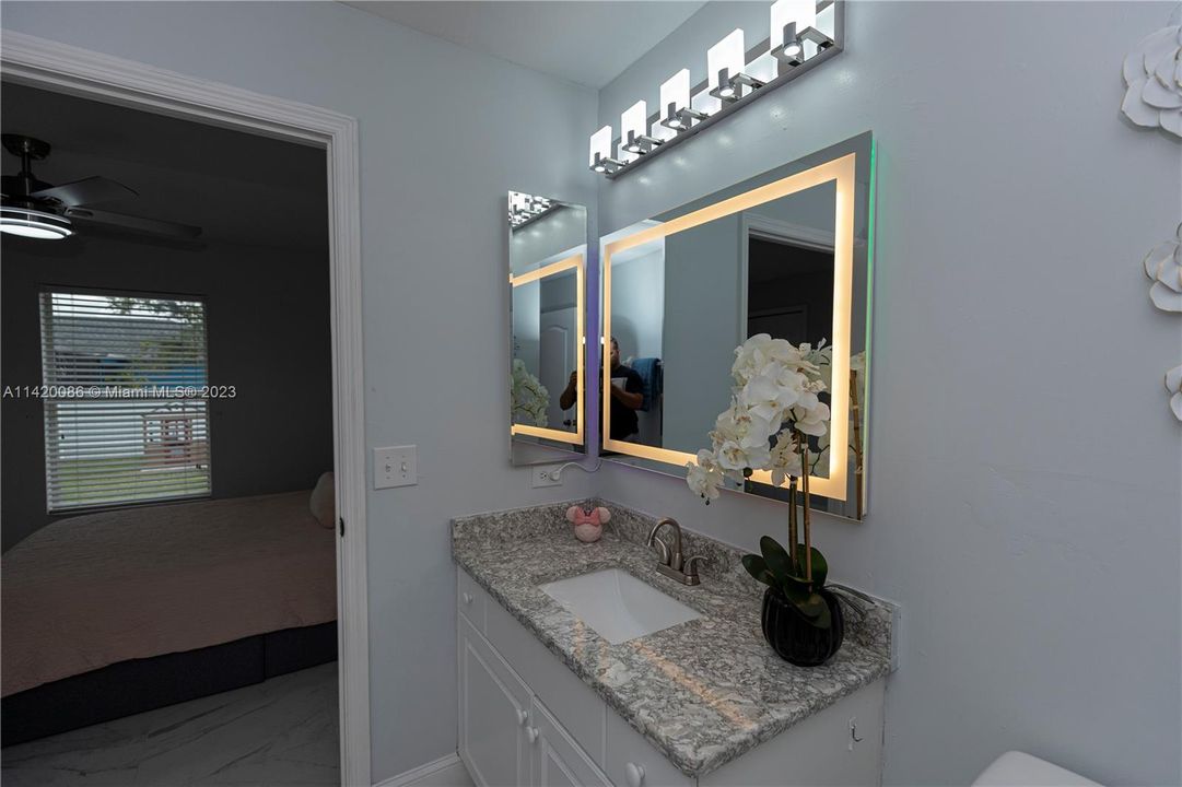 最近售出: $380,000 (3 贝兹, 2 浴室, 0 平方英尺)