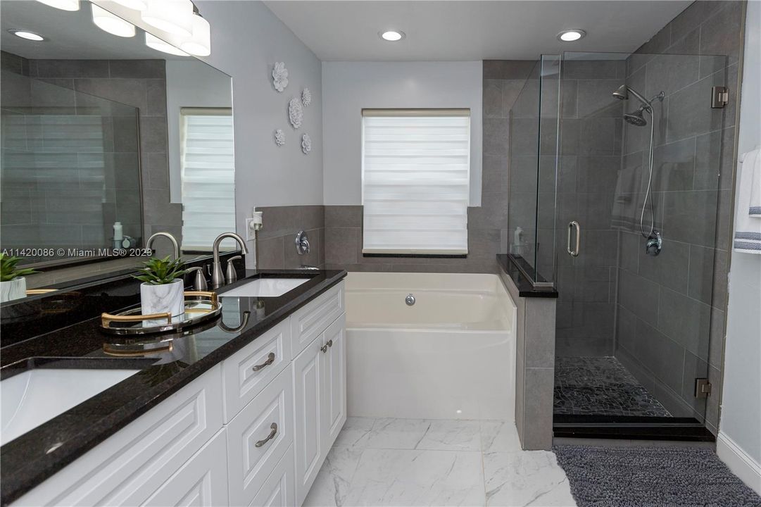 最近售出: $380,000 (3 贝兹, 2 浴室, 0 平方英尺)