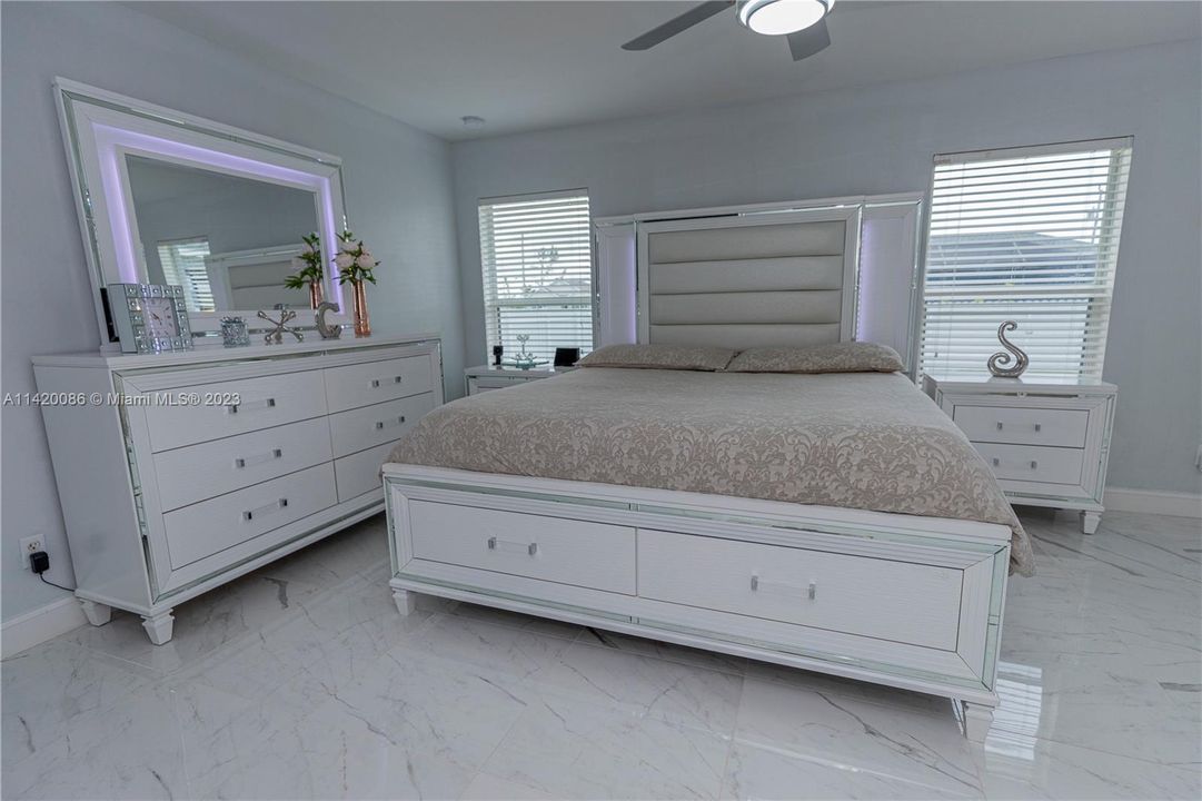 最近售出: $380,000 (3 贝兹, 2 浴室, 0 平方英尺)