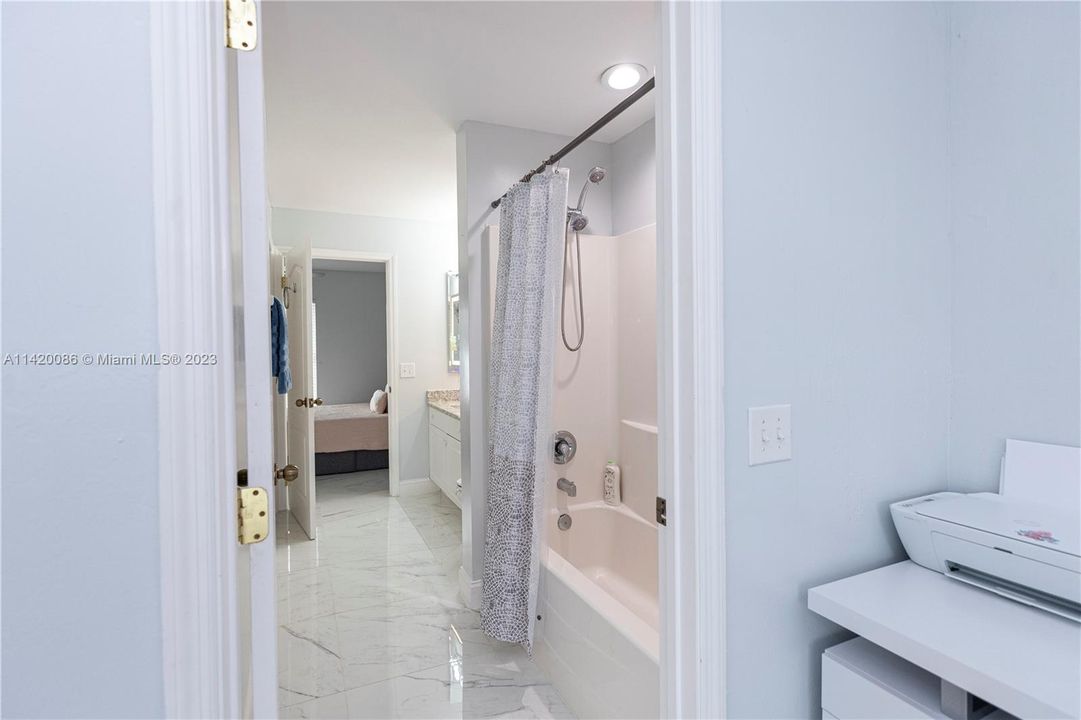 最近售出: $380,000 (3 贝兹, 2 浴室, 0 平方英尺)