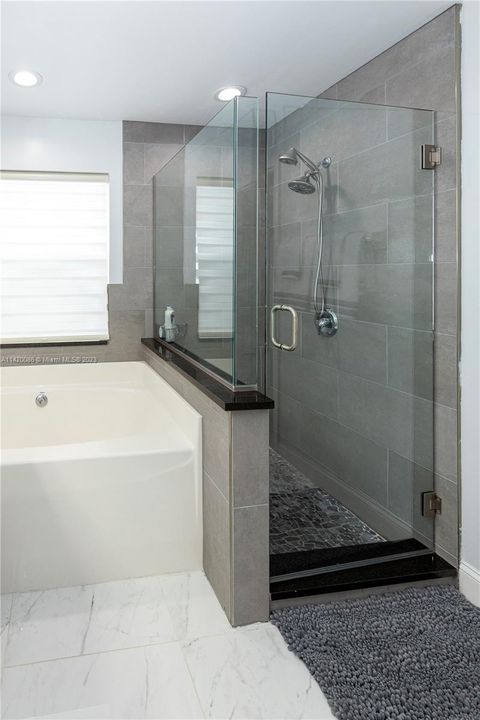 最近售出: $380,000 (3 贝兹, 2 浴室, 0 平方英尺)