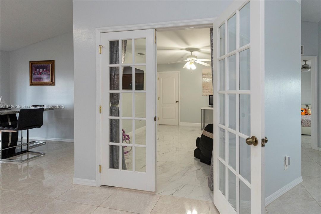 最近售出: $380,000 (3 贝兹, 2 浴室, 0 平方英尺)