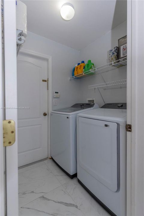 最近售出: $380,000 (3 贝兹, 2 浴室, 0 平方英尺)