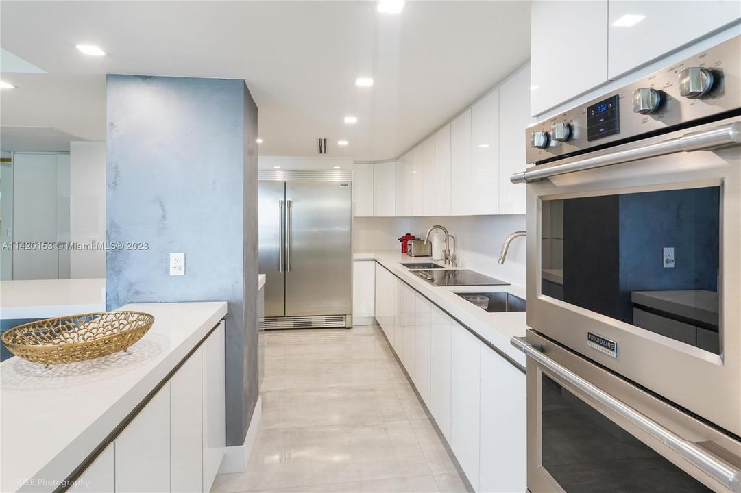 Recently Sold: $1,800,000 (2 beds, 2 baths, 1688 Square Feet)