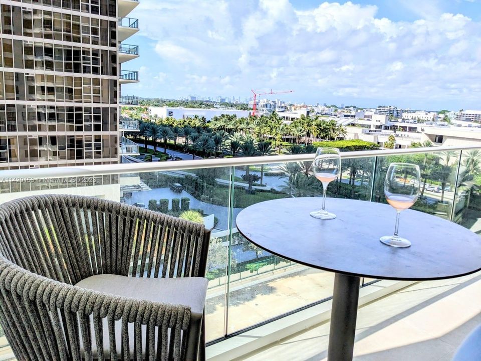 Recently Sold: $1,800,000 (2 beds, 2 baths, 1688 Square Feet)