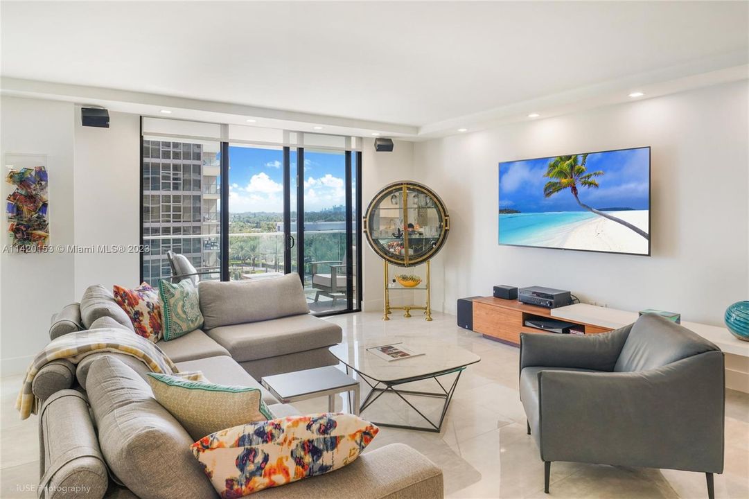 Recently Sold: $1,800,000 (2 beds, 2 baths, 1688 Square Feet)