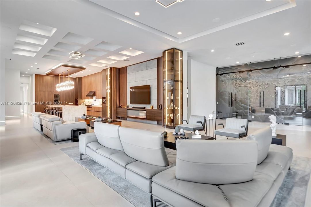 Recently Sold: $5,950,000 (8 beds, 9 baths, 9346 Square Feet)
