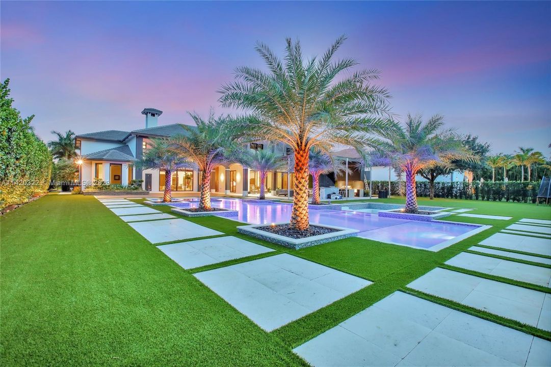 Recently Sold: $5,950,000 (8 beds, 9 baths, 9346 Square Feet)