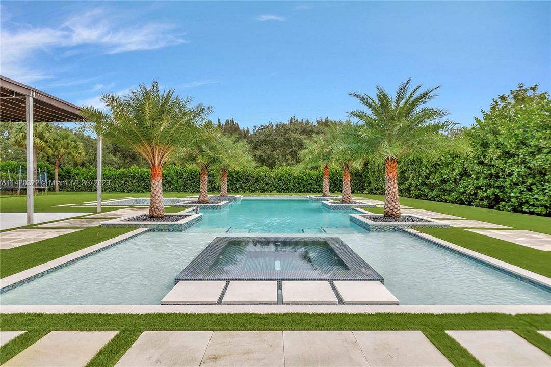 Recently Sold: $5,950,000 (8 beds, 9 baths, 9346 Square Feet)
