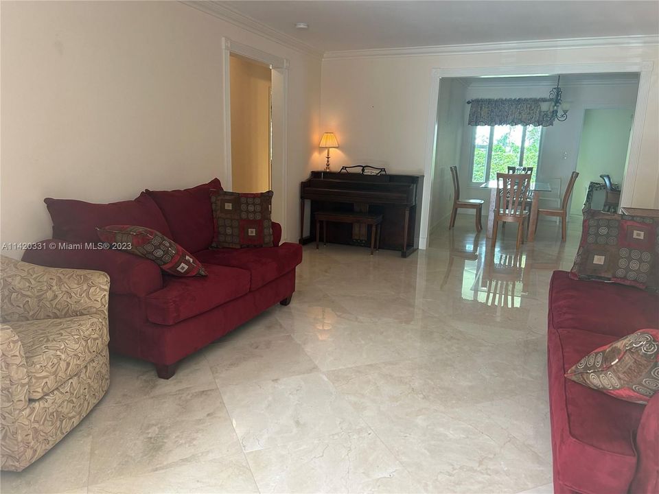 Recently Rented: $5,500 (3 beds, 2 baths, 1338 Square Feet)