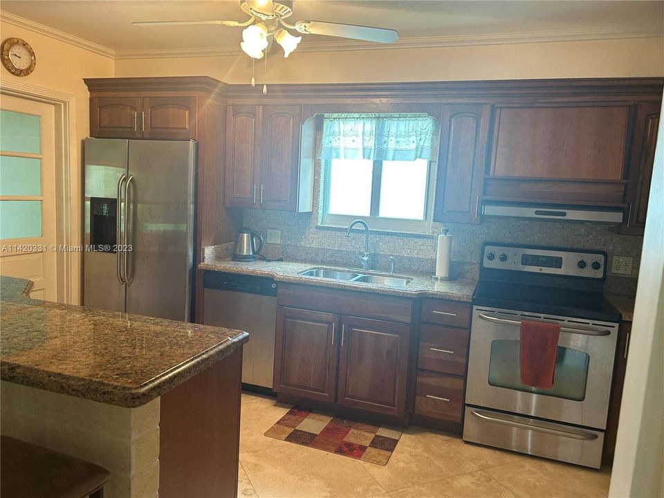 Recently Rented: $5,500 (3 beds, 2 baths, 1338 Square Feet)