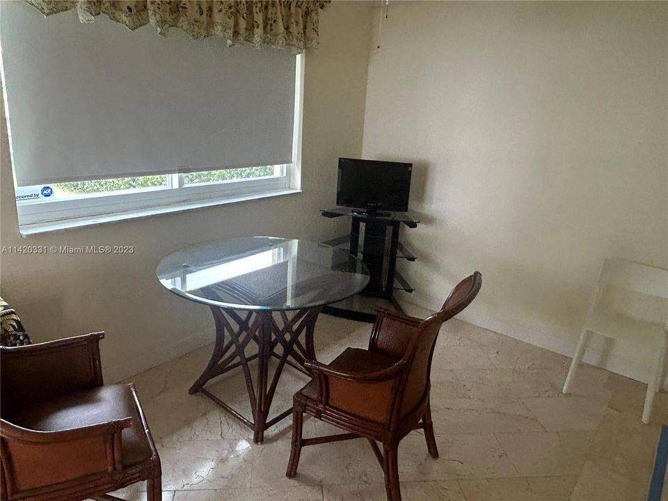 Recently Rented: $5,500 (3 beds, 2 baths, 1338 Square Feet)