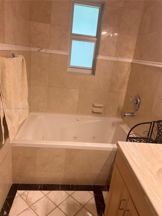 Recently Rented: $5,500 (3 beds, 2 baths, 1338 Square Feet)