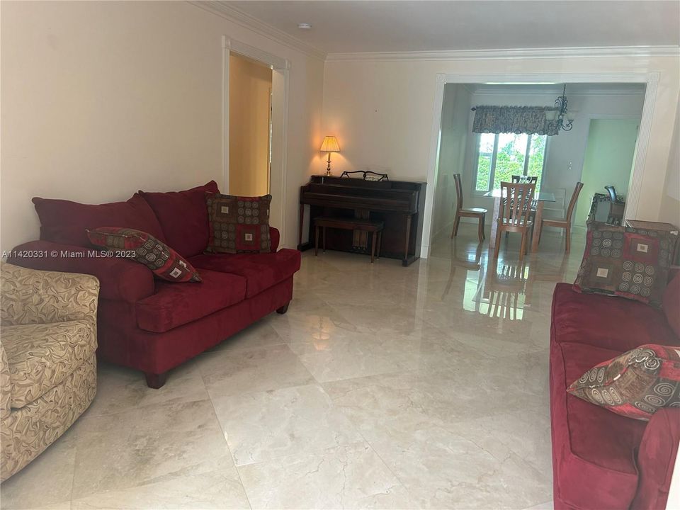 Recently Rented: $5,500 (3 beds, 2 baths, 1338 Square Feet)