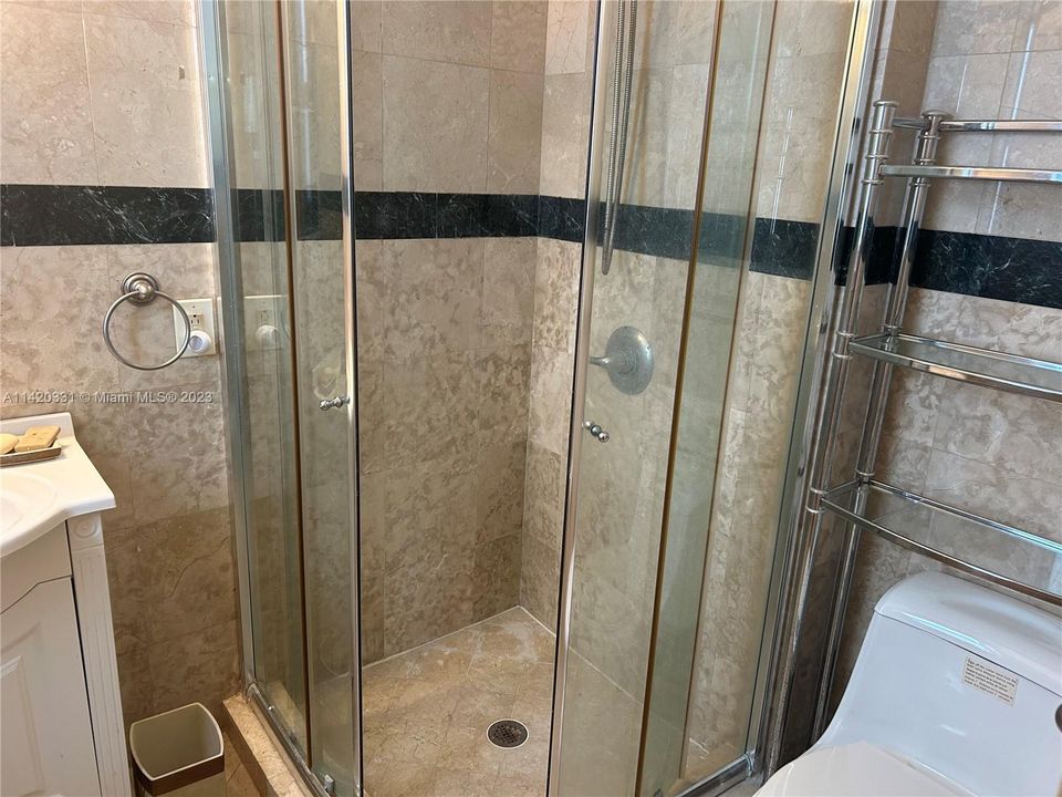 Recently Rented: $5,500 (3 beds, 2 baths, 1338 Square Feet)