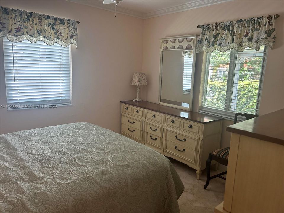 Recently Rented: $5,500 (3 beds, 2 baths, 1338 Square Feet)