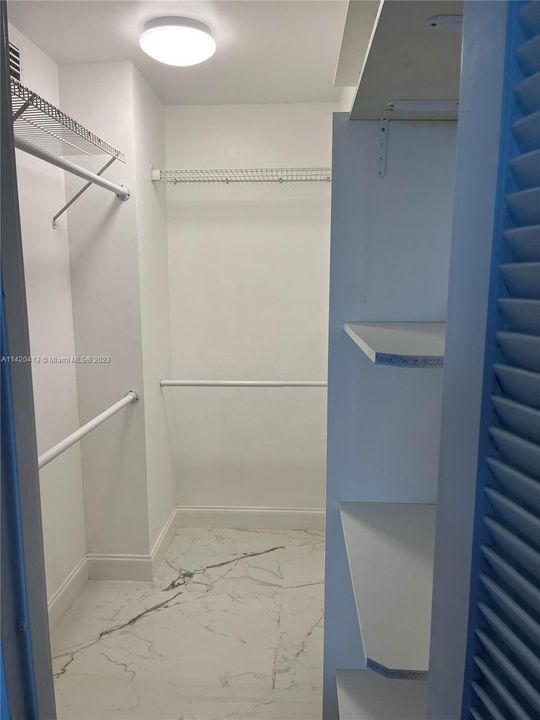 For Sale: $395,000 (1 beds, 1 baths, 736 Square Feet)