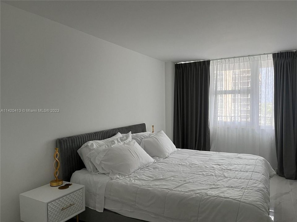 For Sale: $395,000 (1 beds, 1 baths, 736 Square Feet)