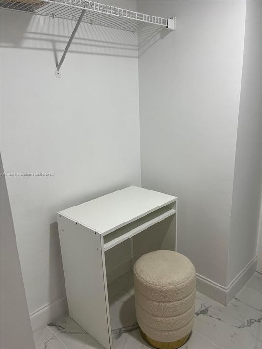 For Sale: $395,000 (1 beds, 1 baths, 736 Square Feet)