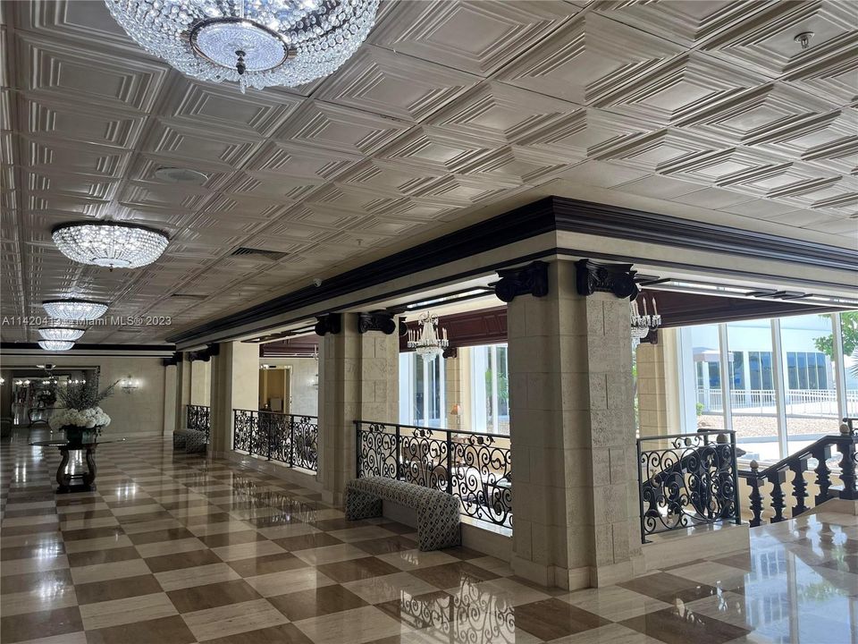 For Sale: $395,000 (1 beds, 1 baths, 736 Square Feet)