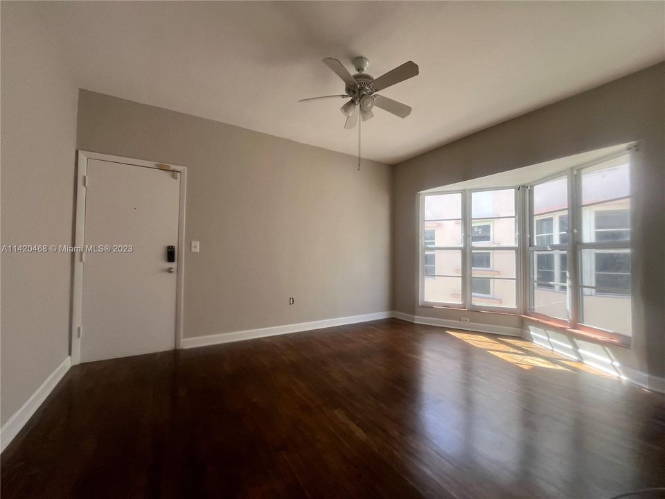 Недавно продано: $249,500 (1 спален, 1 ванн, 500 Квадратных фут)