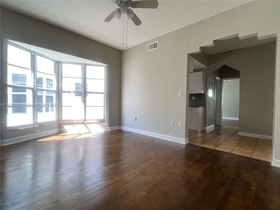 Недавно продано: $249,500 (1 спален, 1 ванн, 500 Квадратных фут)