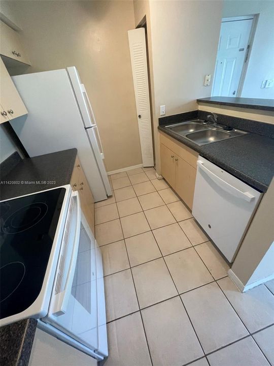 Recently Rented: $1,650 (1 beds, 1 baths, 757 Square Feet)