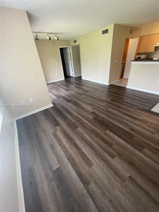 Recently Rented: $1,650 (1 beds, 1 baths, 757 Square Feet)