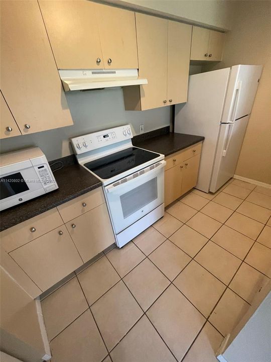 Recently Rented: $1,650 (1 beds, 1 baths, 757 Square Feet)