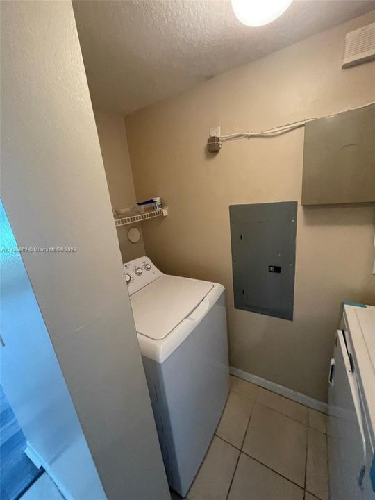 Recently Rented: $1,650 (1 beds, 1 baths, 757 Square Feet)