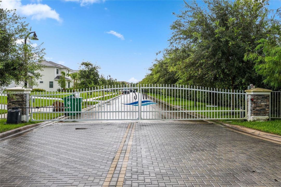 Недавно продано: $2,498,000 (5 спален, 5 ванн, 4159 Квадратных фут)