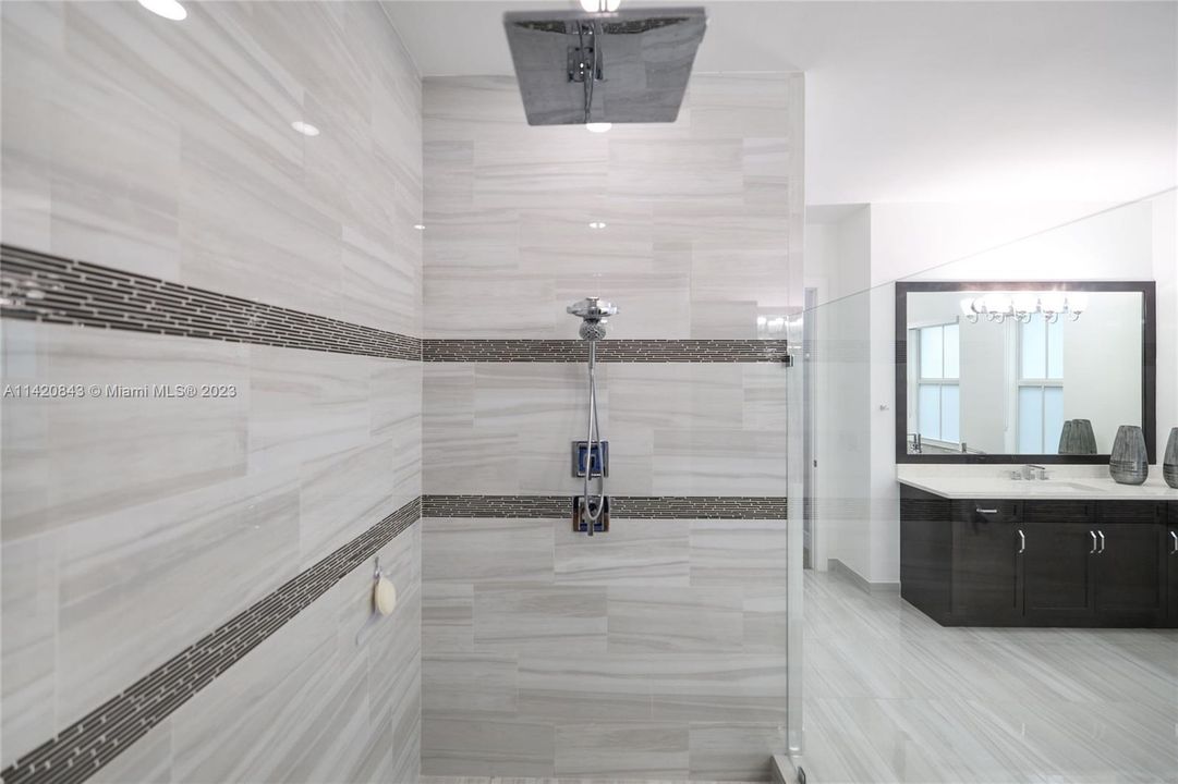 Недавно продано: $2,498,000 (5 спален, 5 ванн, 4159 Квадратных фут)