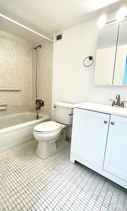 Recently Rented: $1,950 (1 beds, 1 baths, 820 Square Feet)