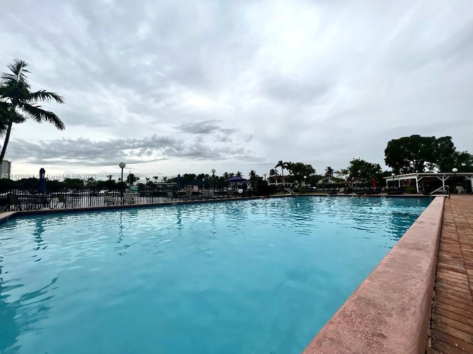 Recently Rented: $1,950 (1 beds, 1 baths, 820 Square Feet)