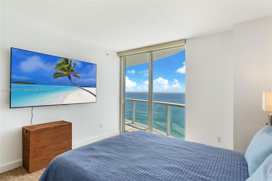 Recently Sold: $1,805,009 (2 beds, 2 baths, 1392 Square Feet)