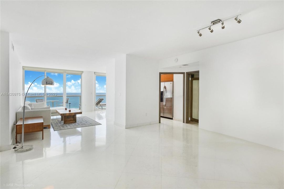 Recently Sold: $1,805,009 (2 beds, 2 baths, 1392 Square Feet)