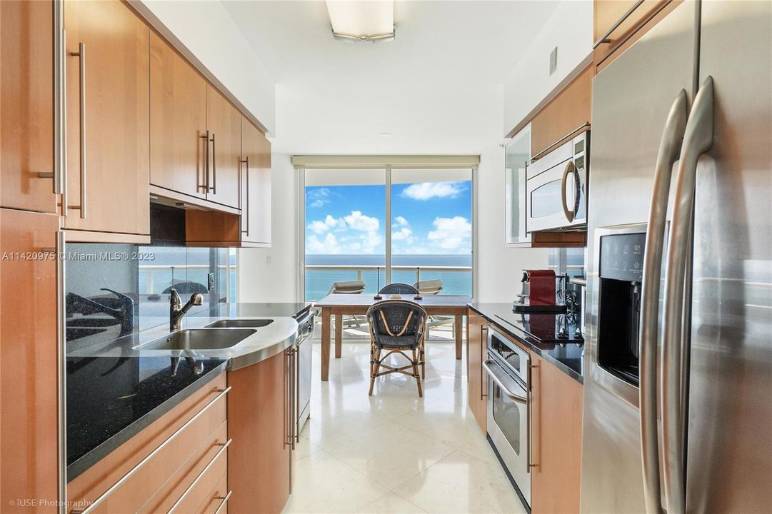 Recently Sold: $1,805,009 (2 beds, 2 baths, 1392 Square Feet)