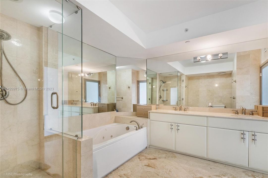 Recently Sold: $1,805,009 (2 beds, 2 baths, 1392 Square Feet)