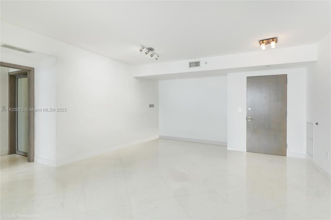 Recently Sold: $1,805,009 (2 beds, 2 baths, 1392 Square Feet)