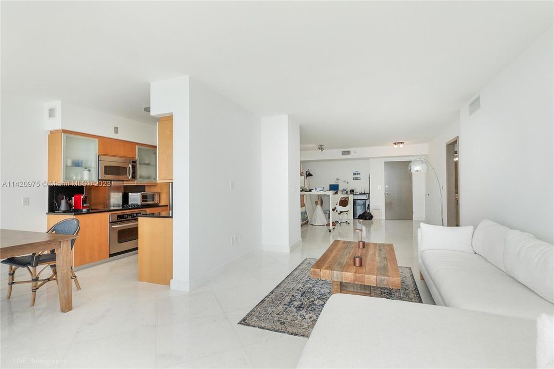Recently Sold: $1,805,009 (2 beds, 2 baths, 1392 Square Feet)